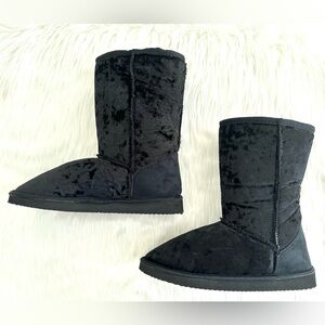VELVET ESKIMO BOOTS